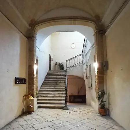 Palazzo Saraceno Apartment-taras * Tarente